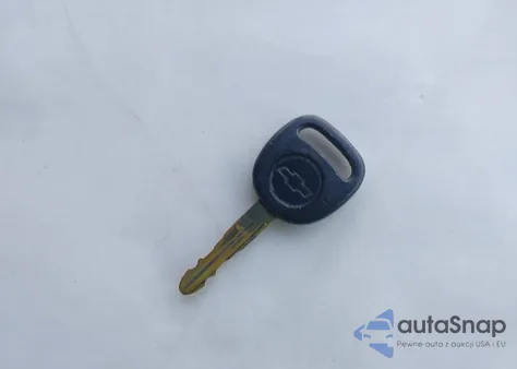 2000 Chevrolet Silverado 1500 Ls z USA, uszkodzony, nr VIN 2GCEC19V7Y1322832